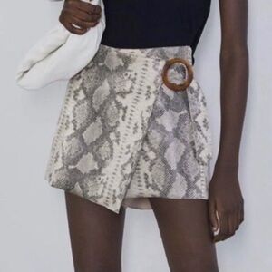 Zara Stylish Snake Print Women Shorts skort size L